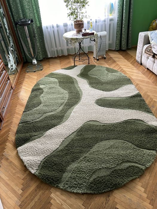 Килим , коврик, овал ,у вітальню