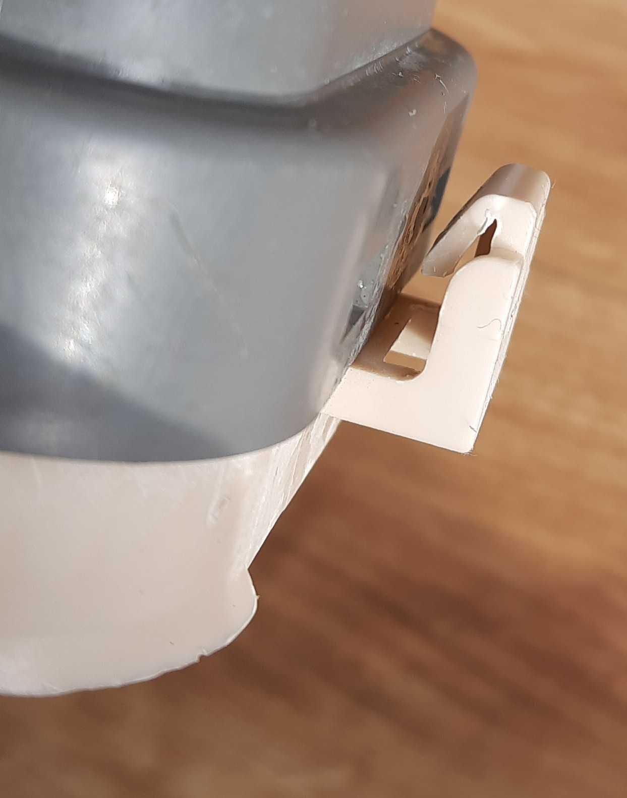 Ramię spryskiwacza górnego kosza do zmywarki Ikea Rengora.