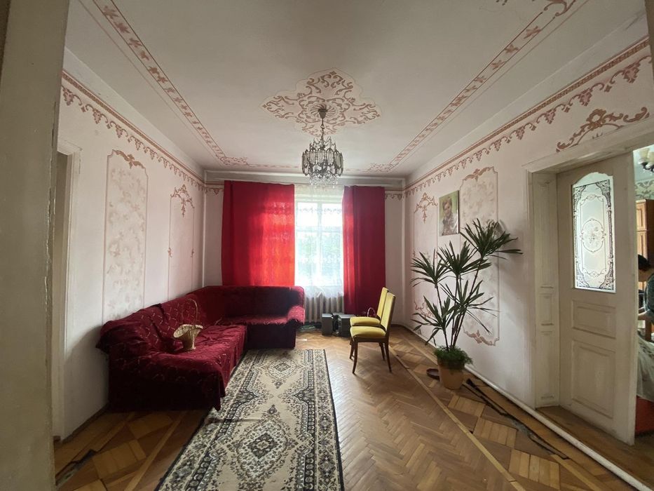 Продається будинок в пригороді м.Підволочиськ.