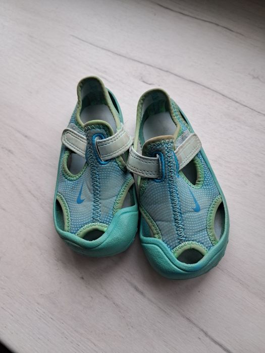 Аквашузи, босоніжки Nike