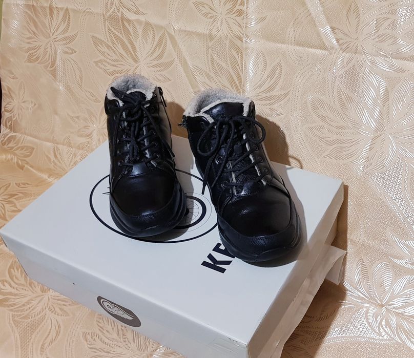 Зимние мужские ботинки размер 42