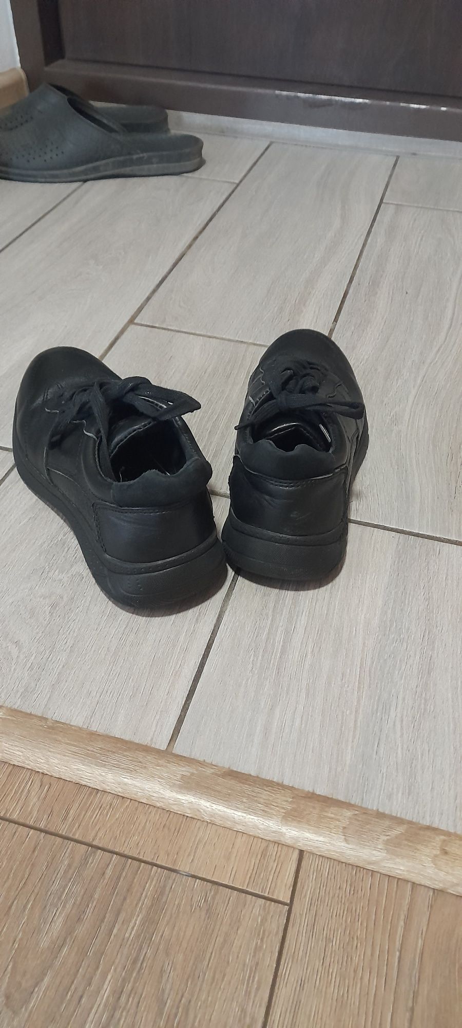 Чорні кросівки на хлопчика