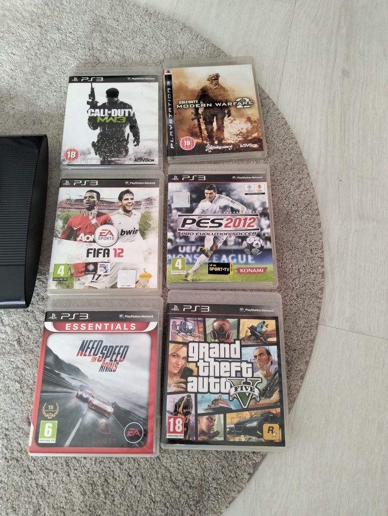 Vendo PS3  com jogos