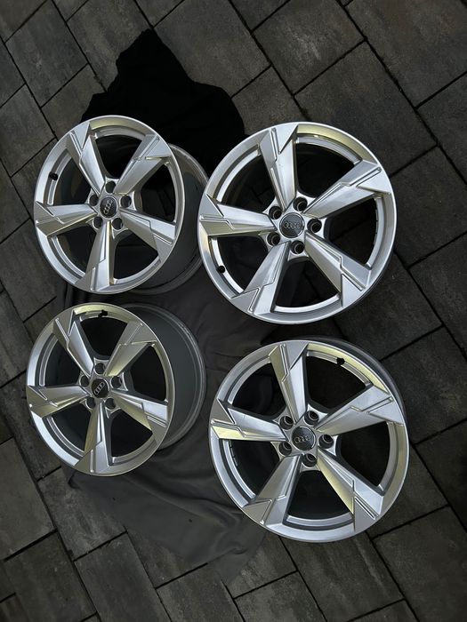 Komplet felg aluminiowych Audi. Felgi w idealnym stanie. 4k0 5x112.