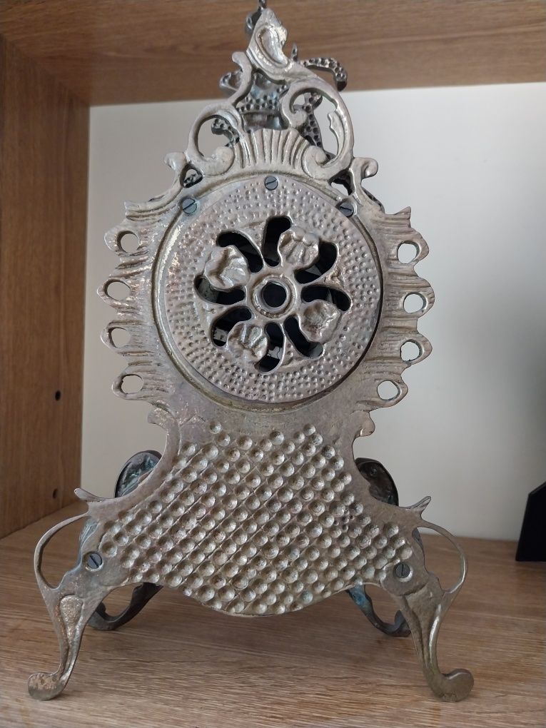 Relógio de mesa em bronze dourado