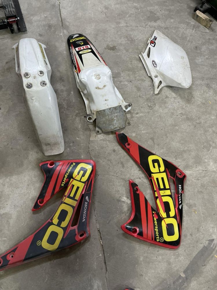 2 комплекта пластика на hondu crf 450
