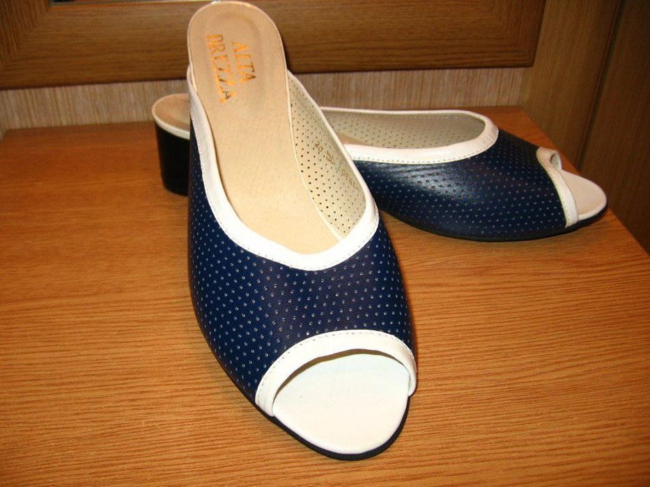 Пантолеты белые кожаные