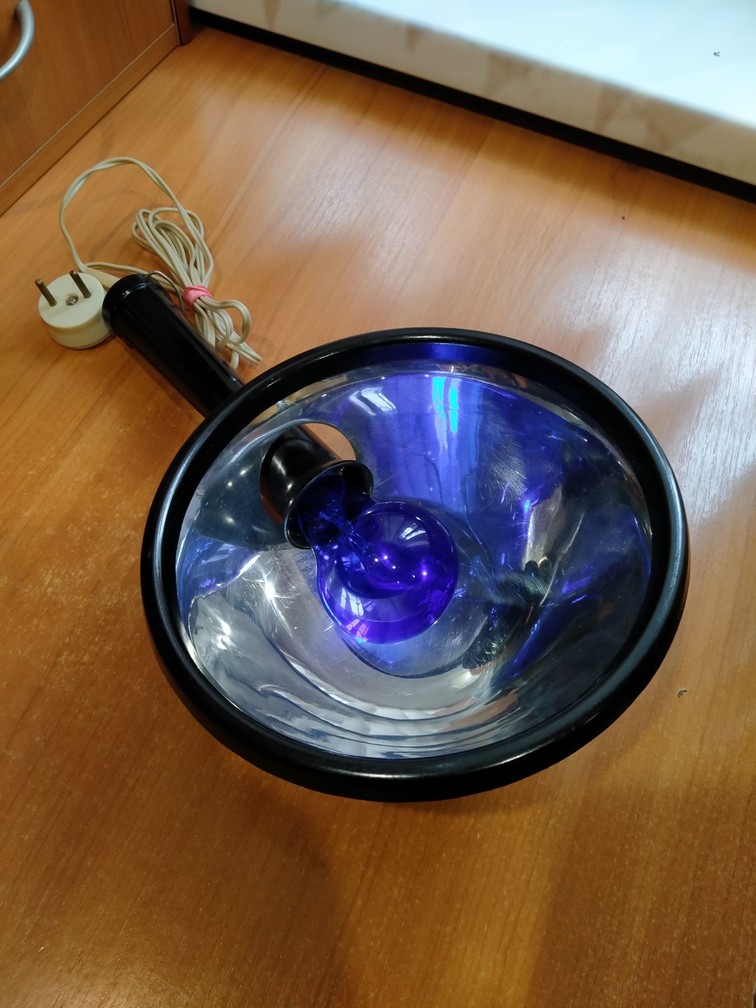 Лампа синяя
рефлектор Минина –
прибор медицинский 
СССР