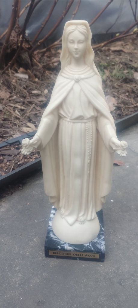 Figura Matki Bożej wykonane z masy