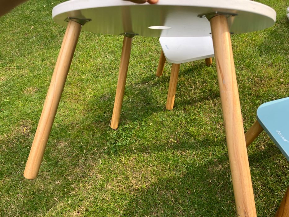 Zestaw drewnianych mebelków Janod Arktyka stolik + 2 krzesełka