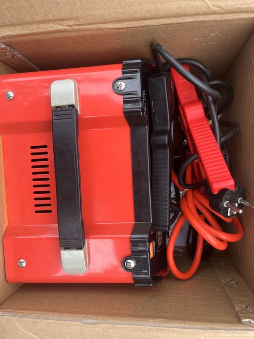 Пуско-зарядний пристрій, 12-24V, фірми Armer  та DK