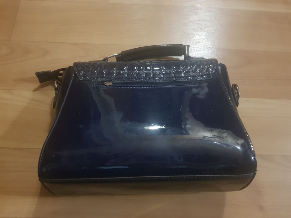 Сумка лакова синя