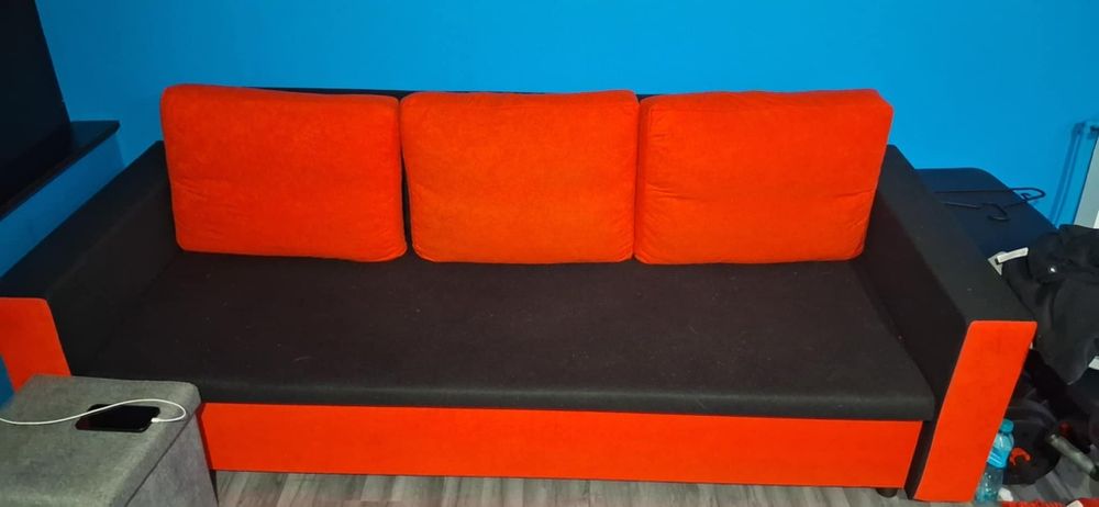 Kanapa czarno,-czerwona