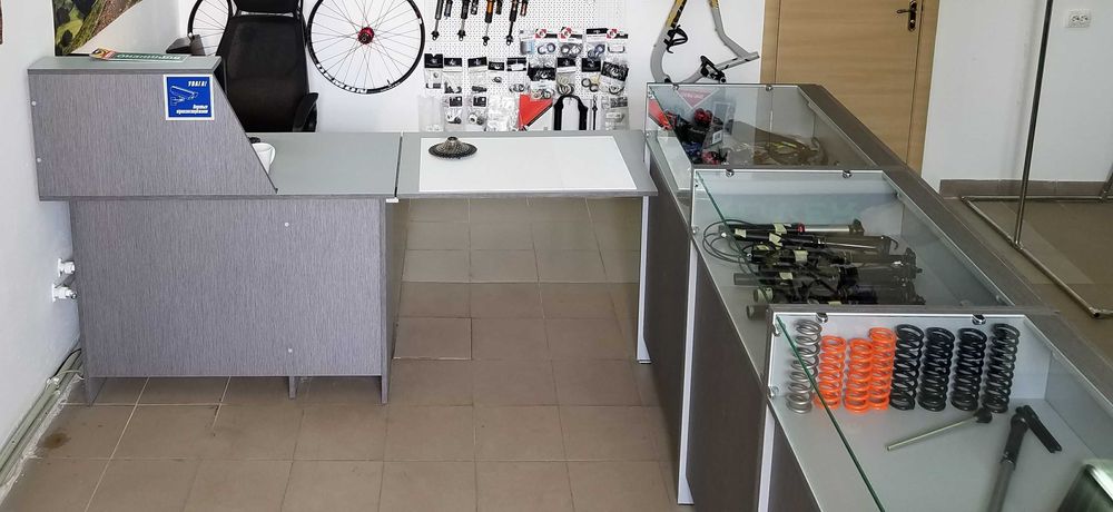 Прилавки вітрини торгові + стіл продавця для магазину