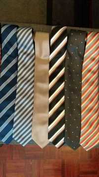 Varias gravatas em bom estado