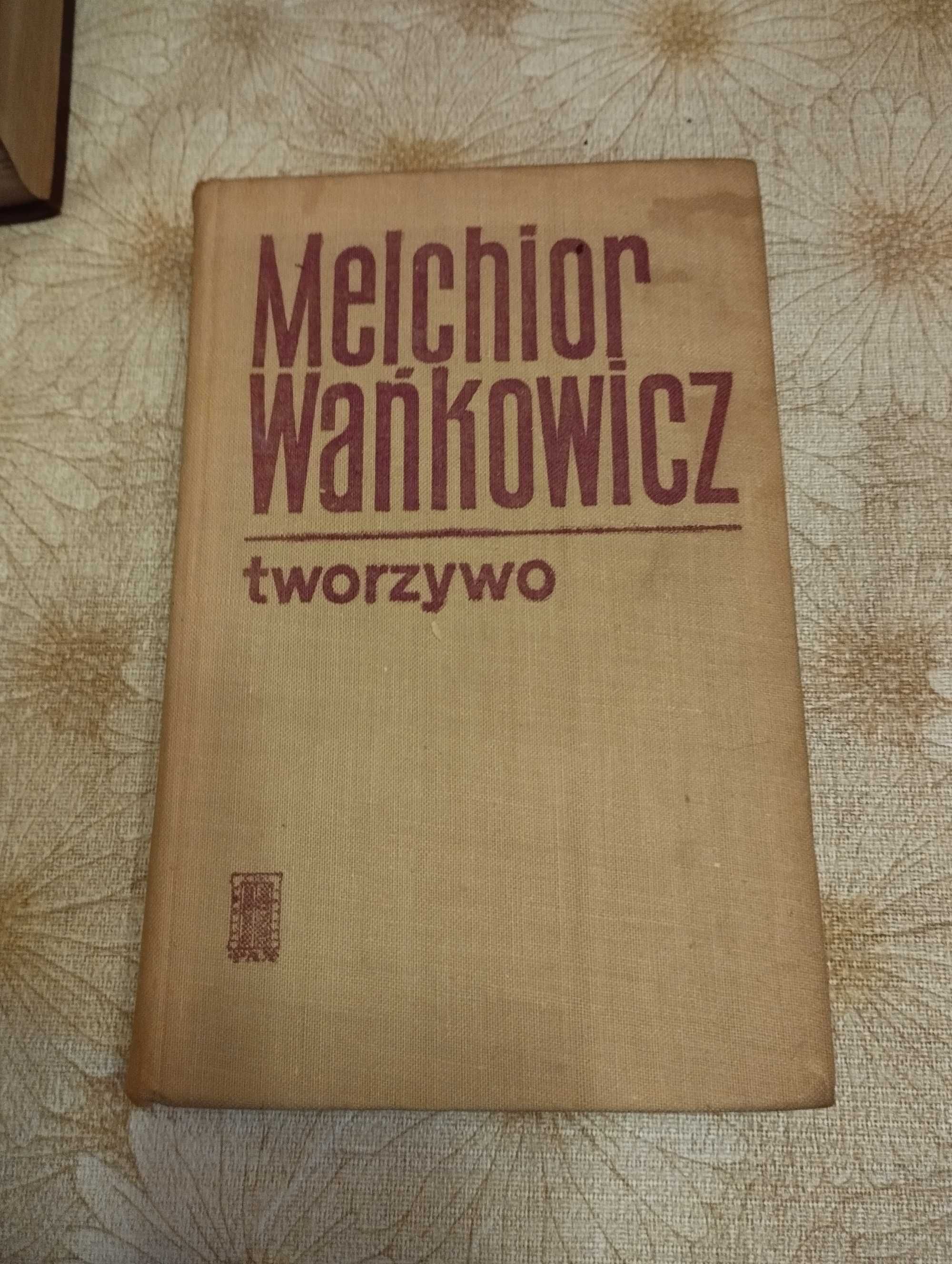 Tworzywo. Książka.