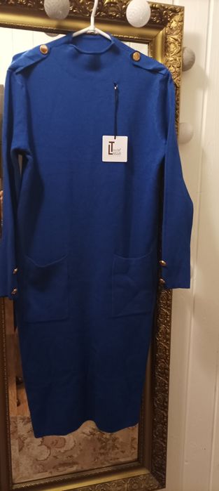 Sukienka dzianinowa damska chabrowa.