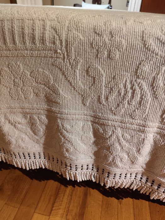 Colcha feita em tear com franja