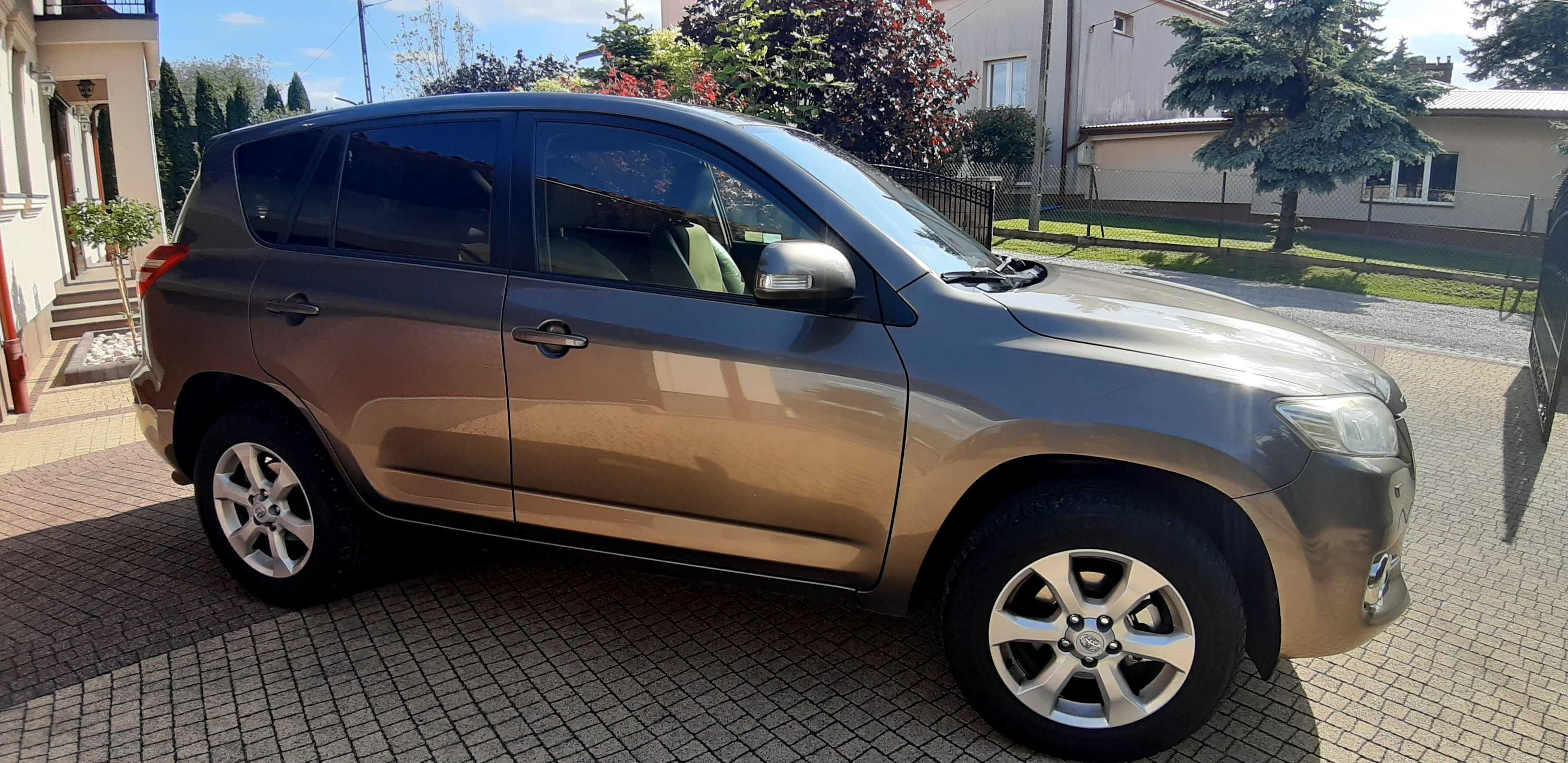 Sprzedam Toyota Rav4 2011r