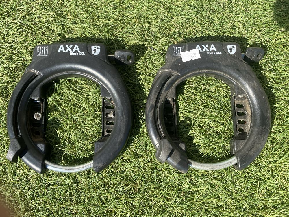 Велосипедні замки AXA Block XXL, AXA Defender та AXA Solid Plus.