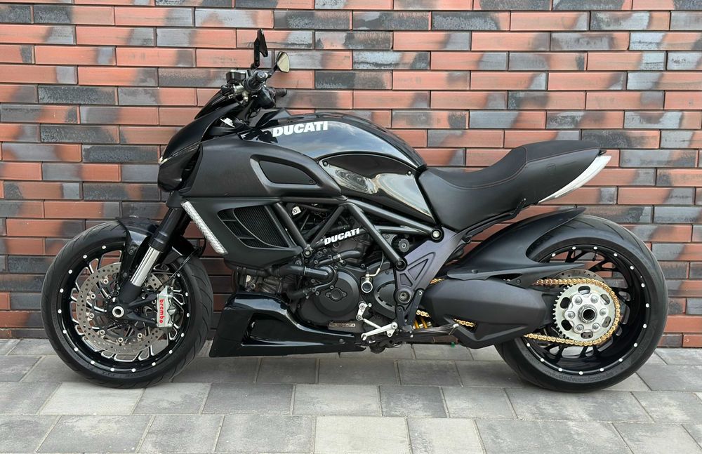 Ducati Diavel 1200 / 1260 Dark Performanse