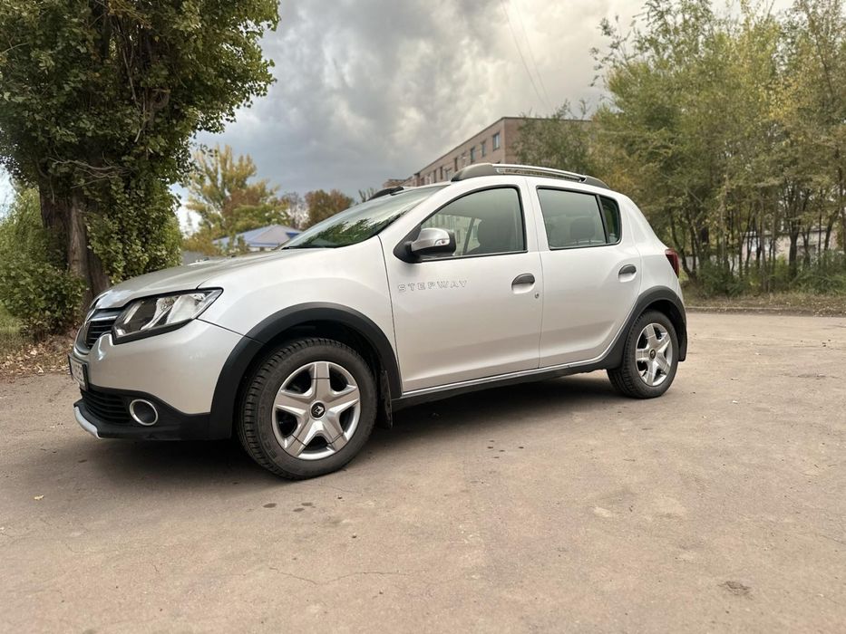 Reno sandero stepway 2013 год 1.5 дизель в очень хорошем состоянии