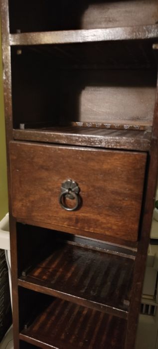 Słupek indyjski z drewna egzotycznego