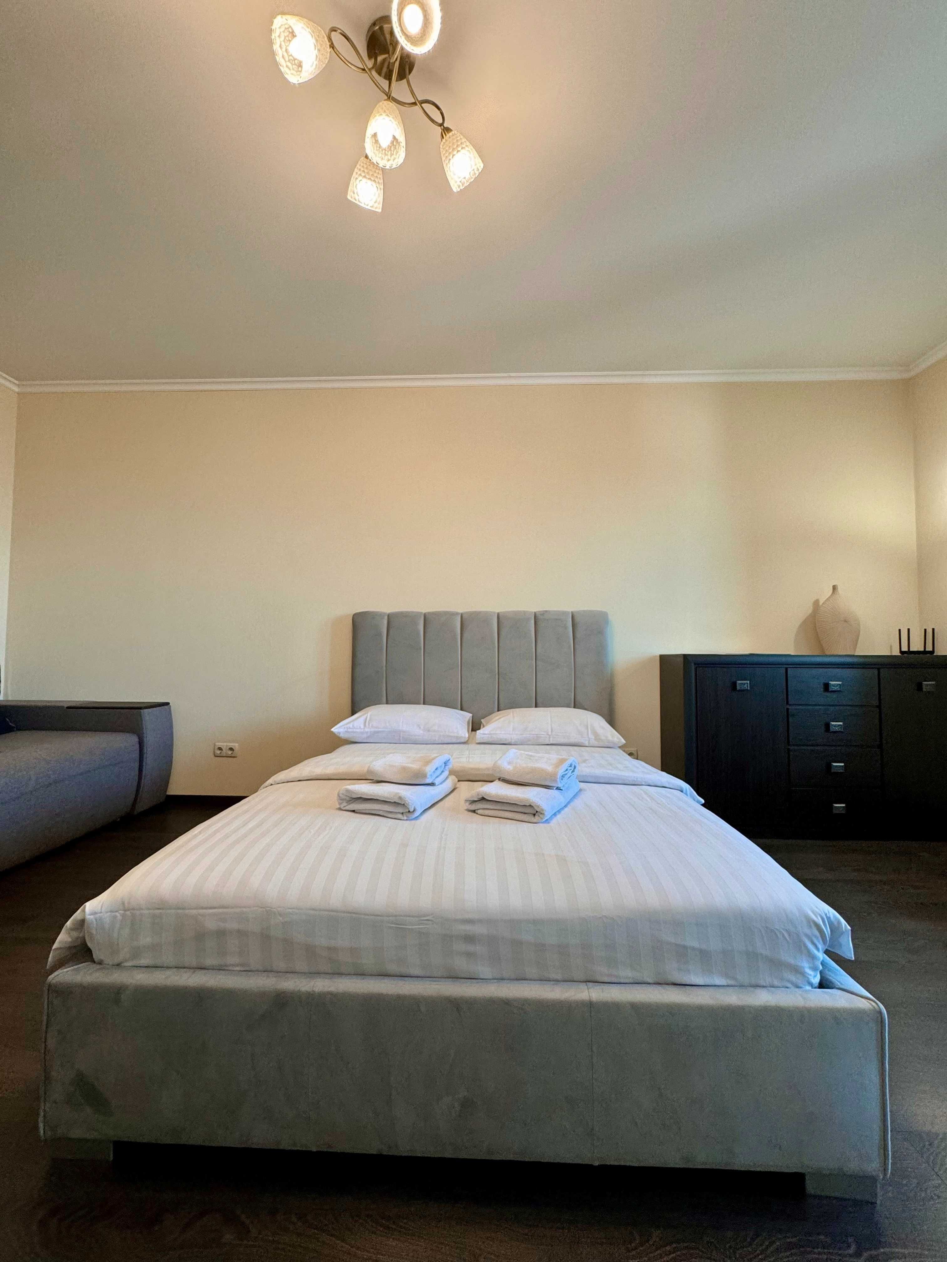 ApartPoltavaСВІТЛІ апарт.80м2 ,ОКРЕМІ кімн, НОВОБУДОВА.Центр.ЧЕК банк.