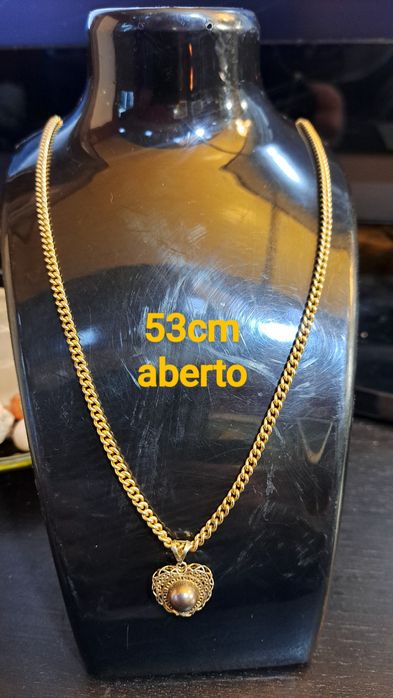 Fio corrente em prata dourada.