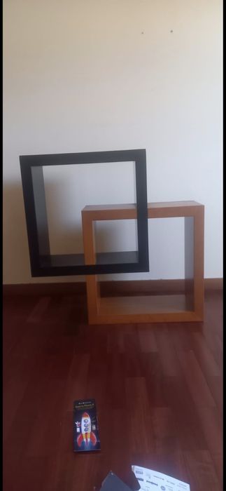 Urgente Estante cubo (madeira)