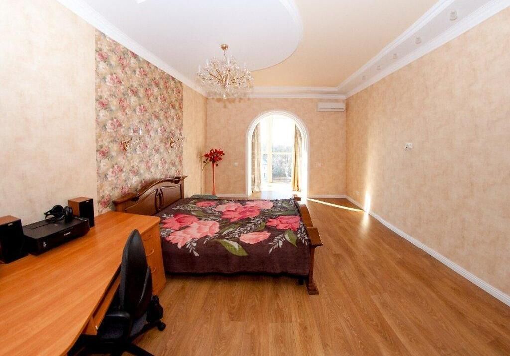 3-к, вул. Європейська 40в, Центр