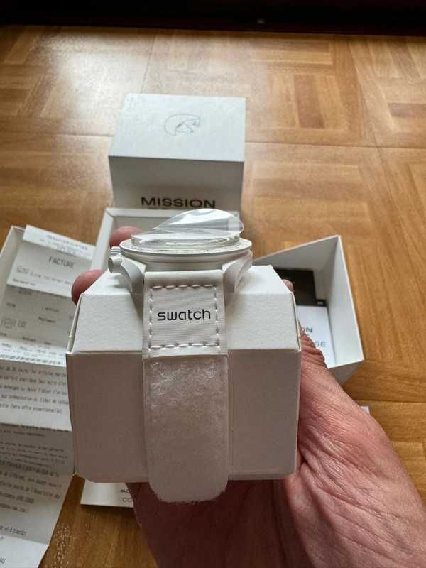 Idle New OMEGA Planet Moon Watch White