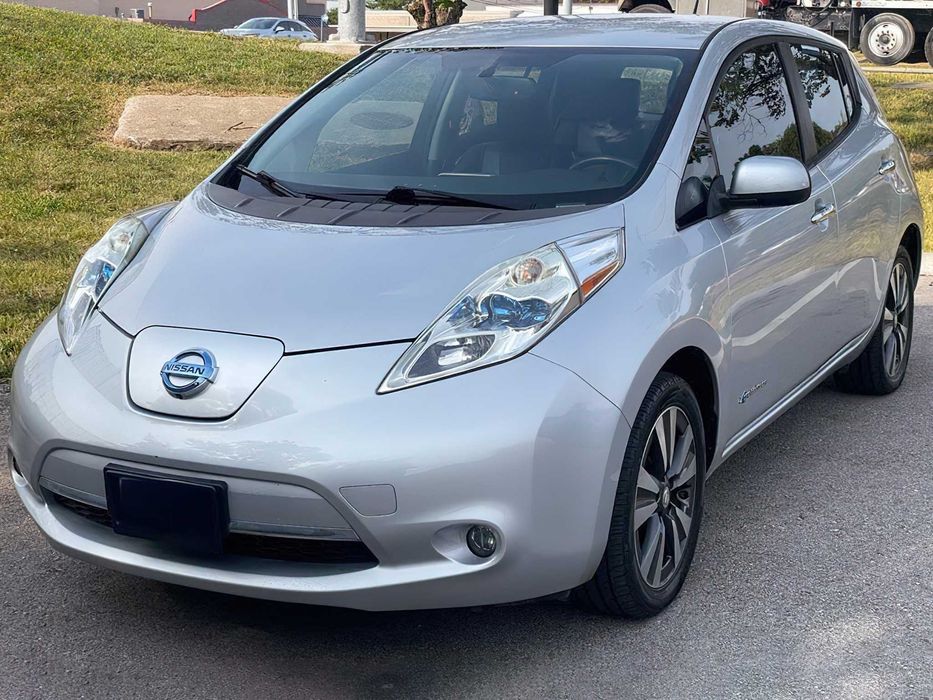 Nissan LEAF      2015