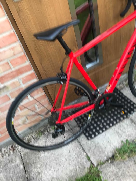 sprzedam rower szosowy czerwony nie używany