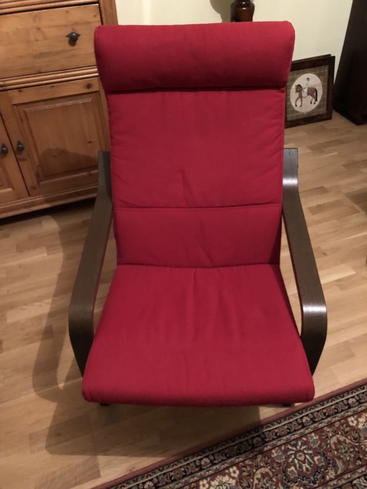 Fotel obity na czerwono