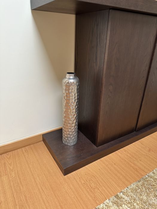 Decoração metal alta móvel ou chão