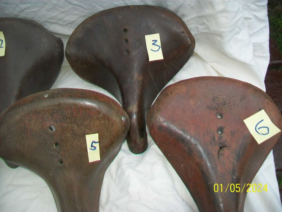 Stare skórzane siedzenia rowerowe