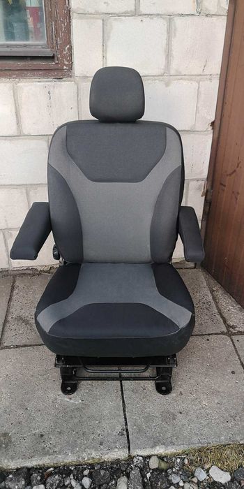 Fotel Vivaro Trafic kierowcy  Ławka  . Podłokietnik. IDEALNY