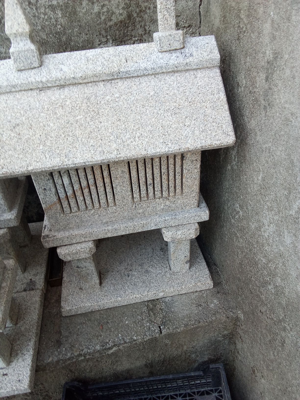 Espigueiros pequenos em granito