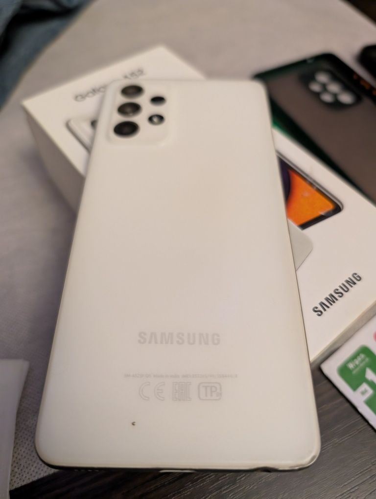 Продам телефон Samsung A 52 4/128