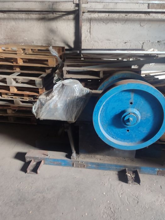 Цех по переработке брикета 
Входит :2 брикетника шнековых 
2 брикетник