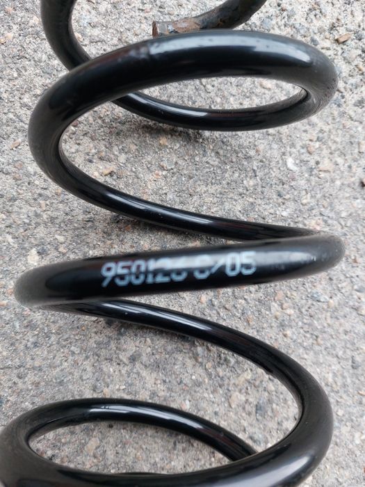 Продам пер.пружину на пассат