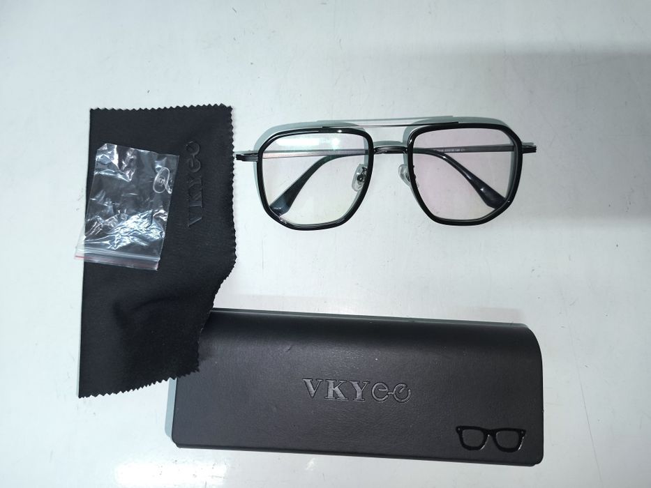 Armação de óculos de titânio