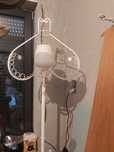 Lampa stojąca biala