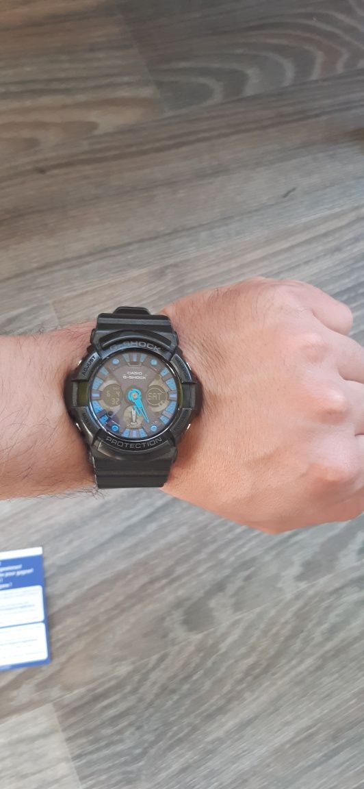 Часы CASIO G-Shock GA-200-SH-2AER