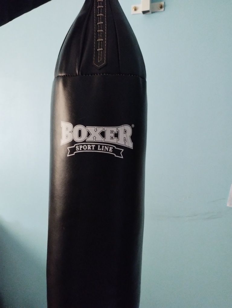 Продам боксерську грушу BOXER з кріпленням