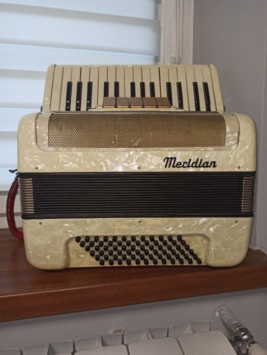 Akordeon Meridian 72 basy