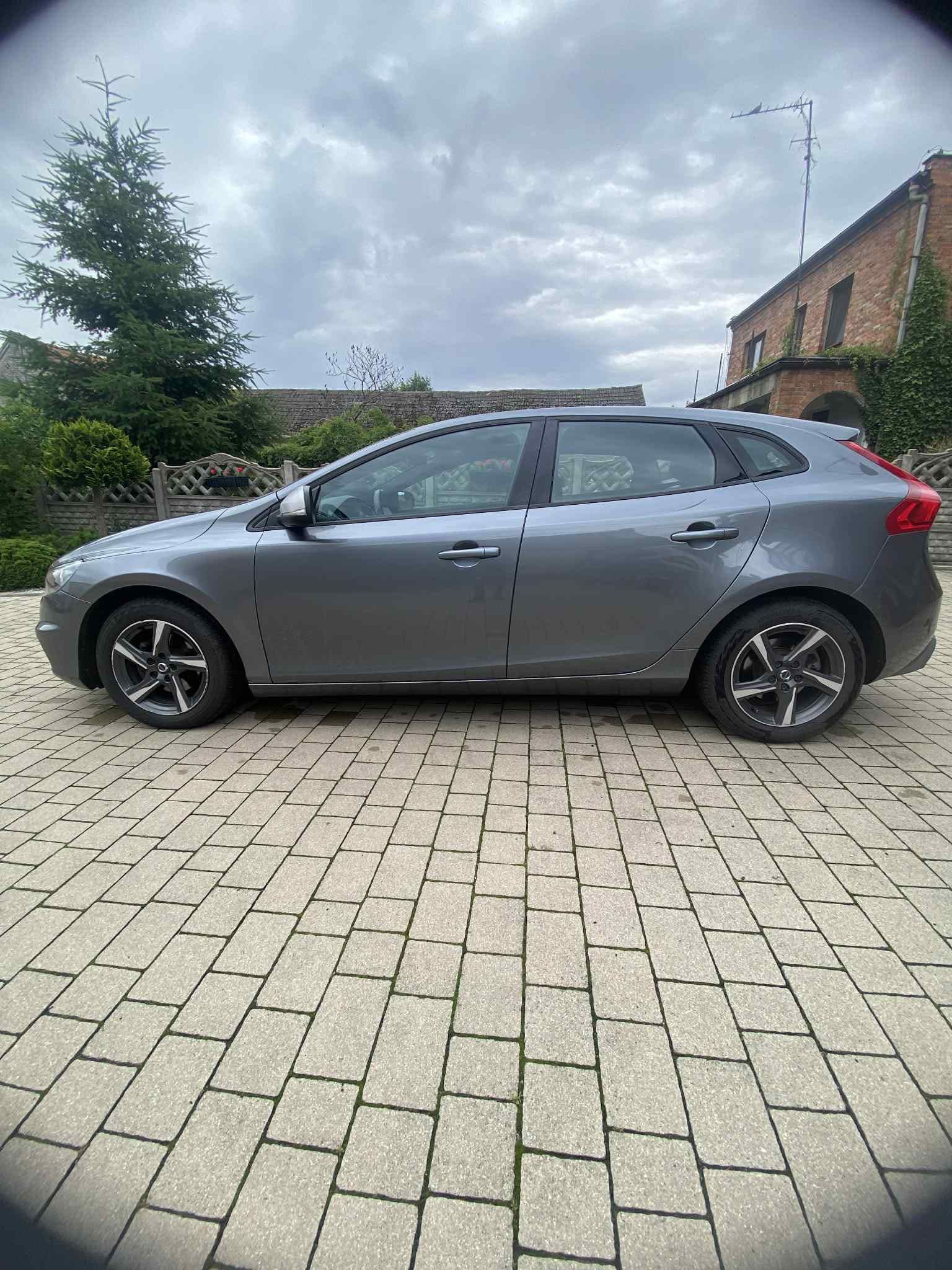 Volvo v40 R DESIGN