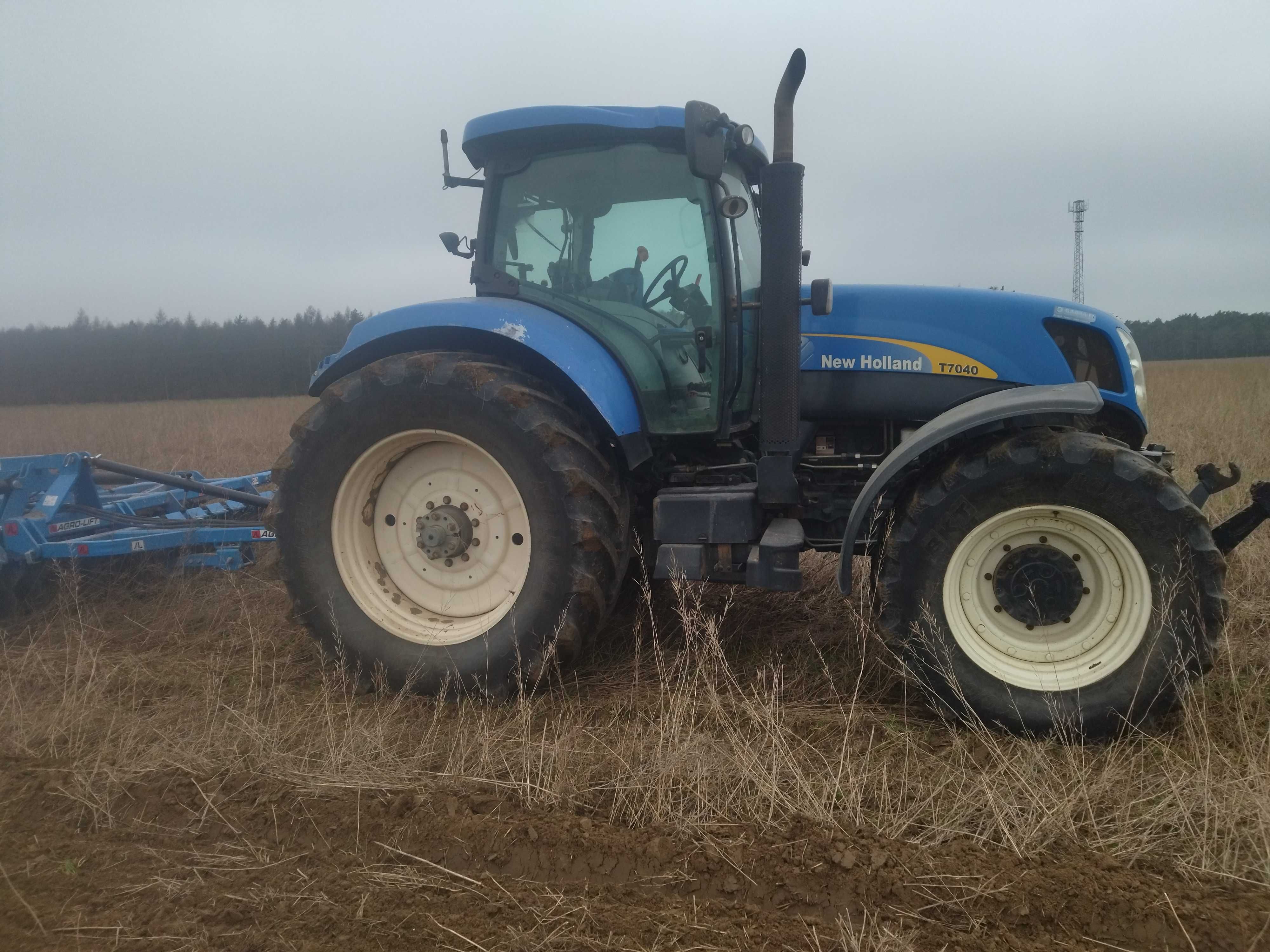 New Holland T7040