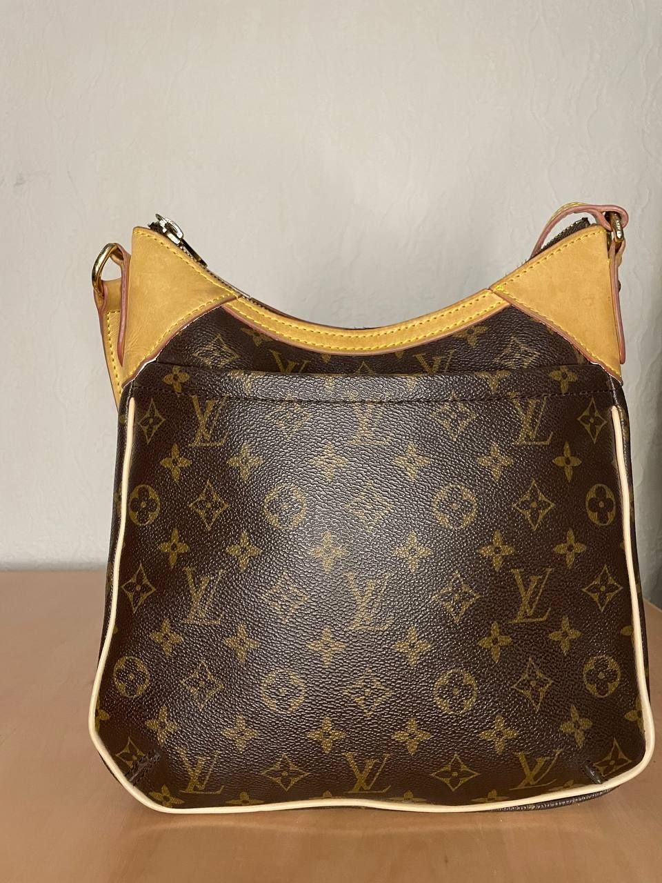 Сумка Louise Vuitton